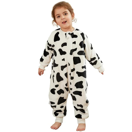 Grenouillère enfant vache en flanelle polyester tachetée noir et blanc avec zip frontal, vue de face