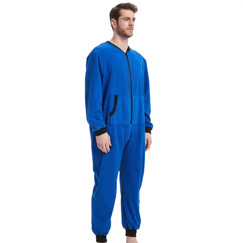 Détail poches kangourou avant pyjama une pièce homme polyester tricoté