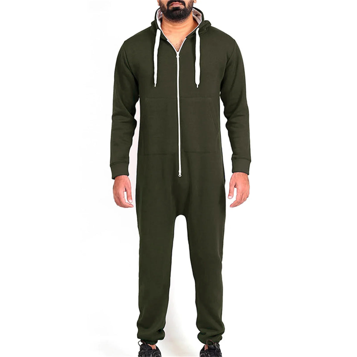 Combinaison pyjama homme portée en position assise canapé