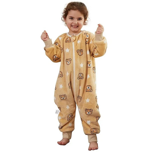 Grenouillère enfant petit ourson brun en flanelle polyester avec zip frontal, vue de face