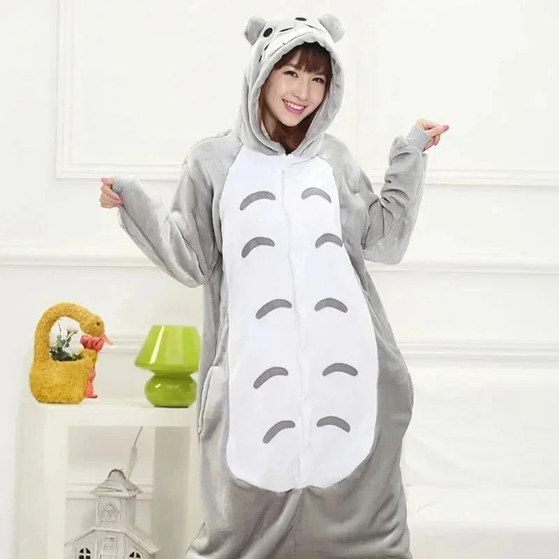 Combinaison pyjama Totoro adulte Silver taille M portée en soirée